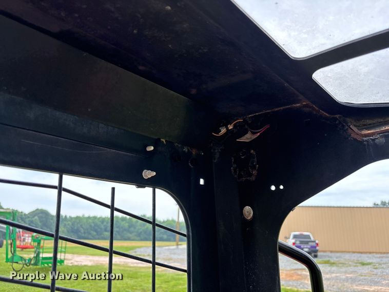 image for item DU6311 Manitou 2300V skid steer loader