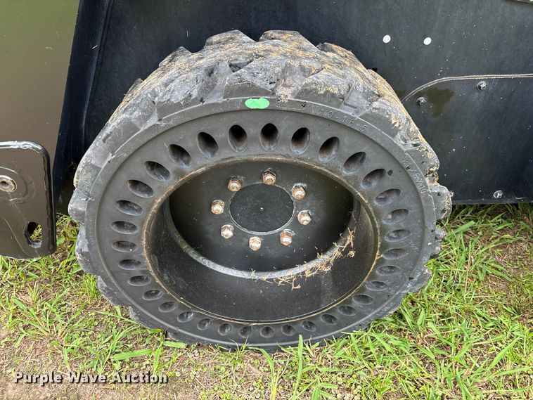 image for item DU6311 Manitou 2300V skid steer loader