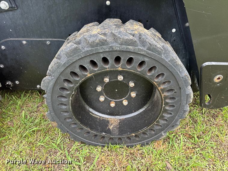 image for item DU6311 Manitou 2300V skid steer loader