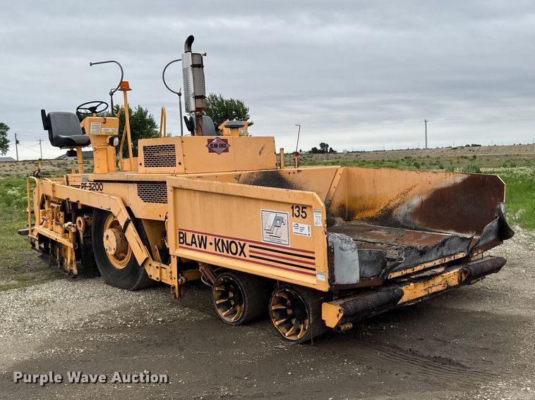 image for item DV2005 2000 Blaw-Knox PF-3200 paver