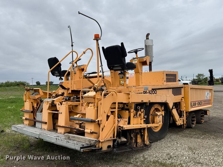 image for item DV2005 2000 Blaw-Knox PF-3200 paver