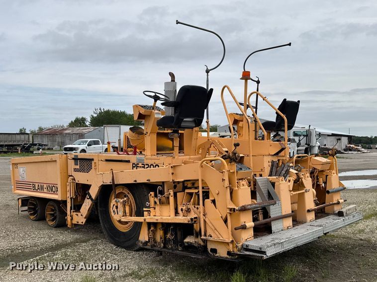 image for item DV2005 2000 Blaw-Knox PF-3200 paver