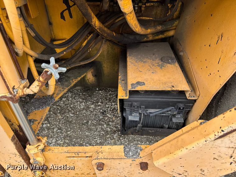 image for item DV2005 2000 Blaw-Knox PF-3200 paver