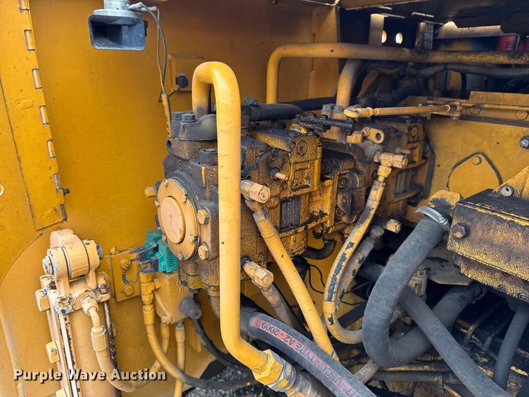 image for item DV2005 2000 Blaw-Knox PF-3200 paver