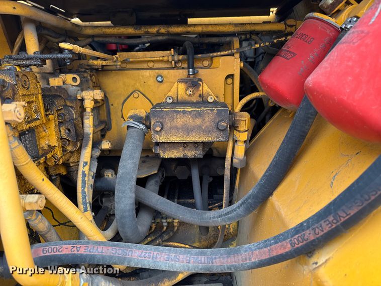 image for item DV2005 2000 Blaw-Knox PF-3200 paver