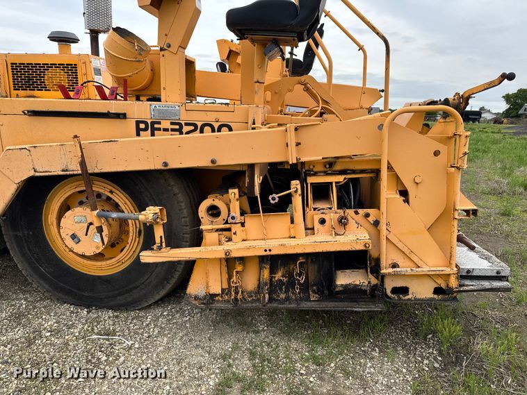 image for item DV2005 2000 Blaw-Knox PF-3200 paver