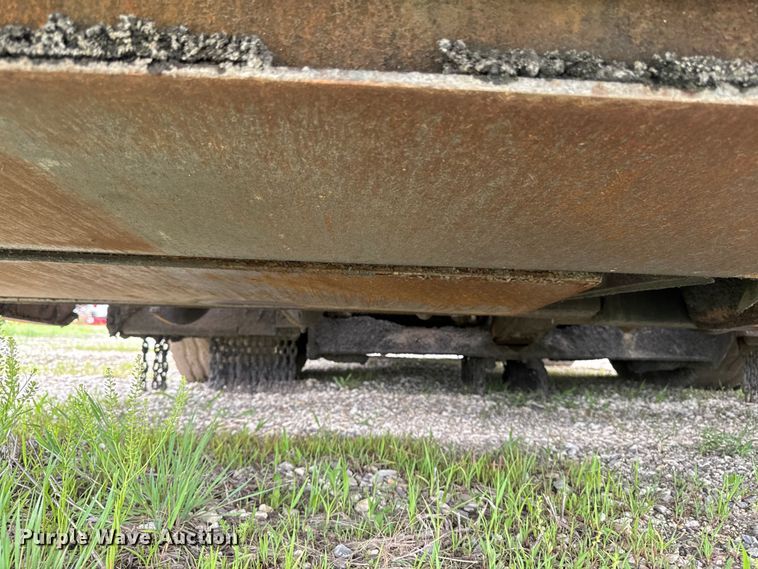 image for item DV2005 2000 Blaw-Knox PF-3200 paver