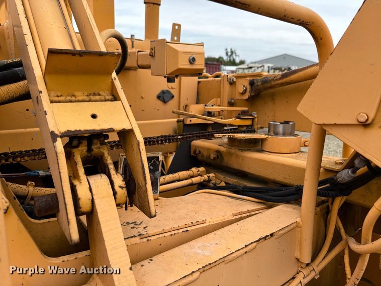 image for item DV2005 2000 Blaw-Knox PF-3200 paver