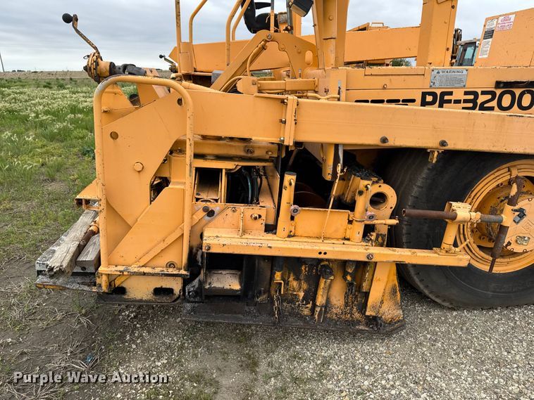 image for item DV2005 2000 Blaw-Knox PF-3200 paver