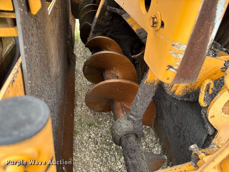image for item DV2005 2000 Blaw-Knox PF-3200 paver