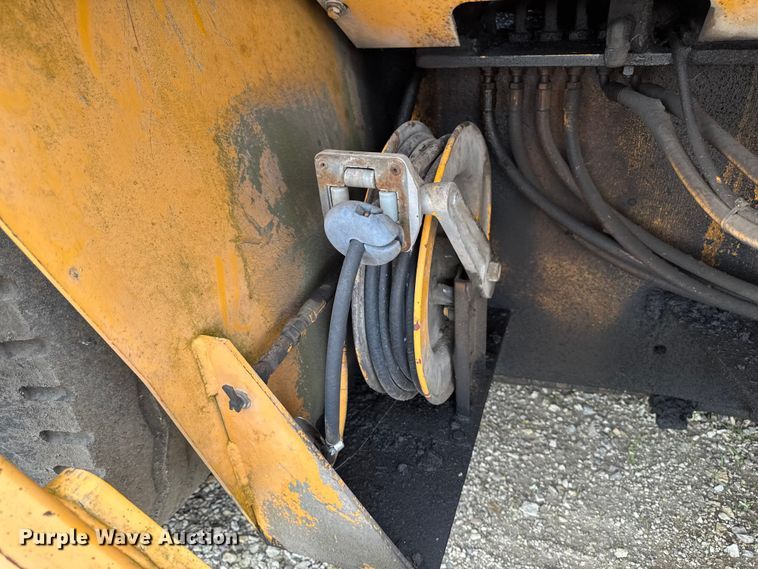 image for item DV2005 2000 Blaw-Knox PF-3200 paver