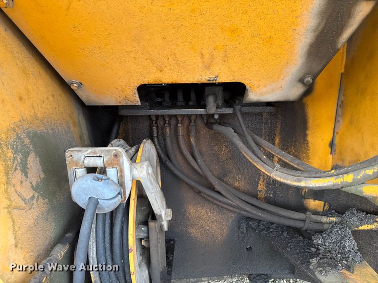 image for item DV2005 2000 Blaw-Knox PF-3200 paver