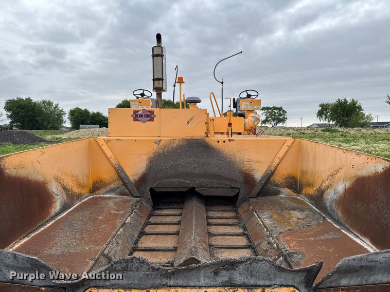 image for item DV2005 2000 Blaw-Knox PF-3200 paver