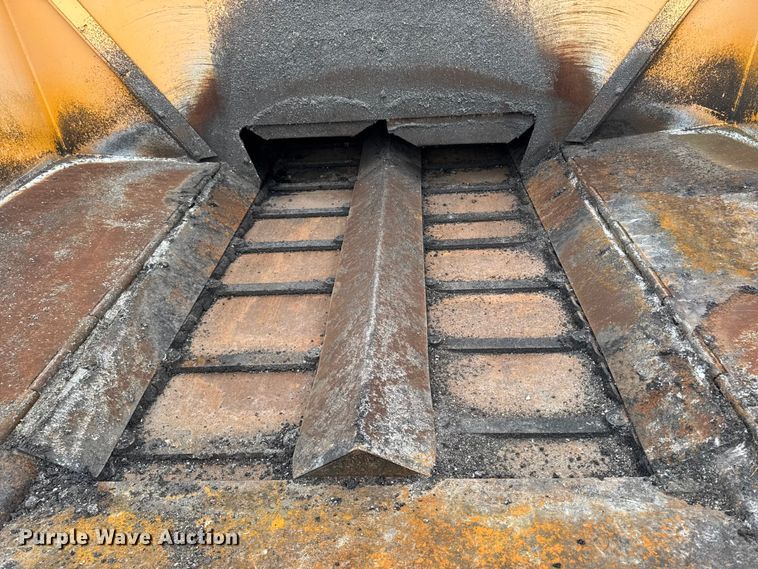 image for item DV2005 2000 Blaw-Knox PF-3200 paver