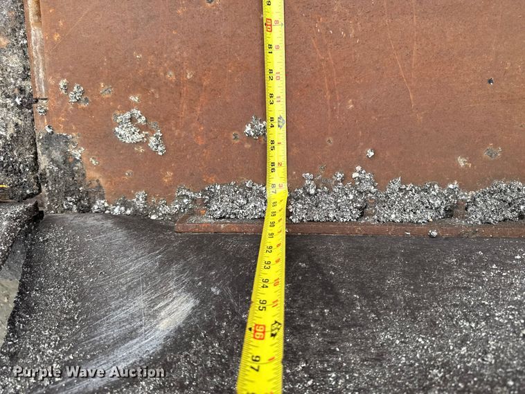 image for item DV2005 2000 Blaw-Knox PF-3200 paver
