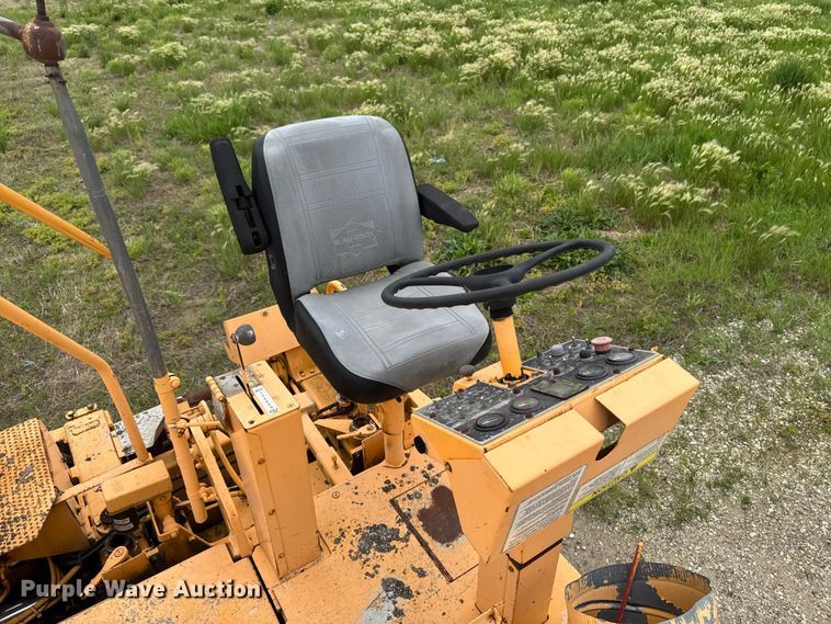 image for item DV2005 2000 Blaw-Knox PF-3200 paver