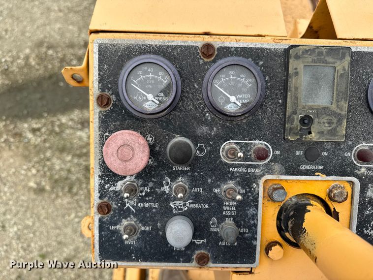 image for item DV2005 2000 Blaw-Knox PF-3200 paver