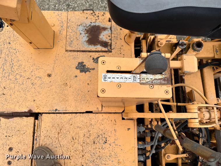 image for item DV2005 2000 Blaw-Knox PF-3200 paver