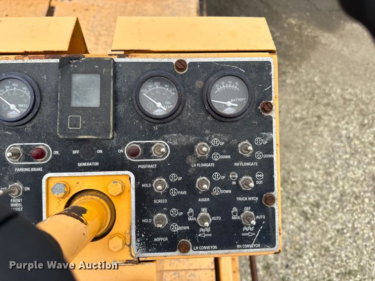 image for item DV2005 2000 Blaw-Knox PF-3200 paver