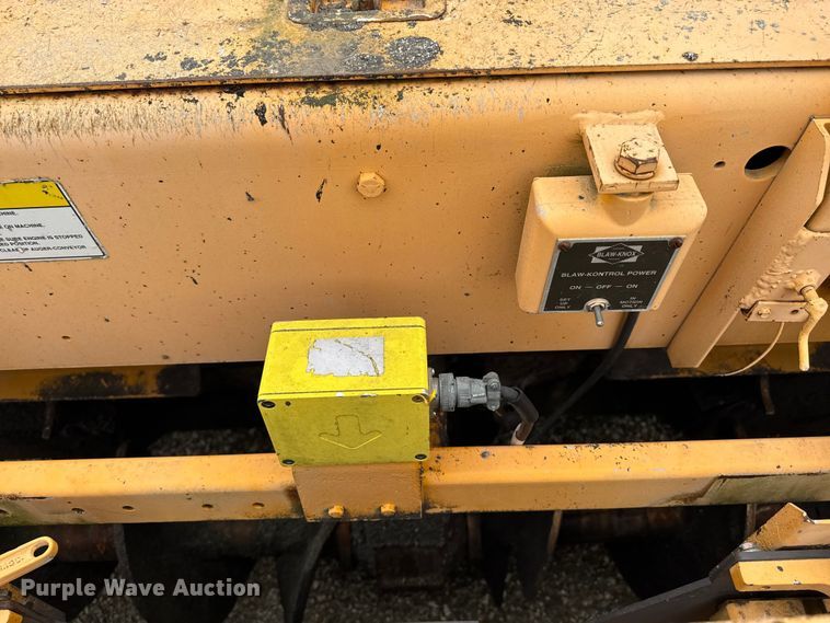 image for item DV2005 2000 Blaw-Knox PF-3200 paver