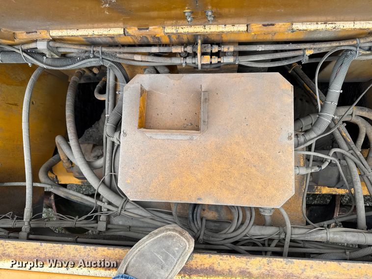 image for item DV2005 2000 Blaw-Knox PF-3200 paver