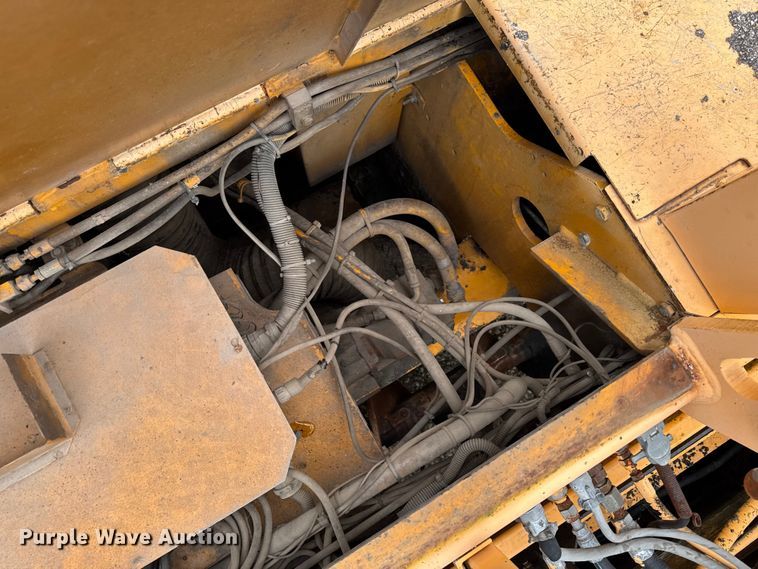 image for item DV2005 2000 Blaw-Knox PF-3200 paver