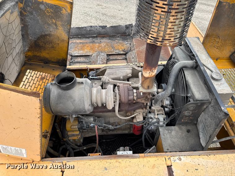 image for item DV2005 2000 Blaw-Knox PF-3200 paver