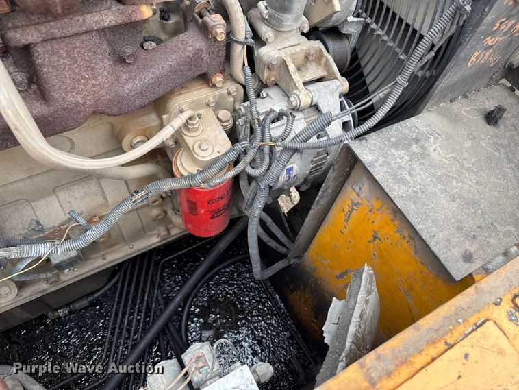 image for item DV2005 2000 Blaw-Knox PF-3200 paver