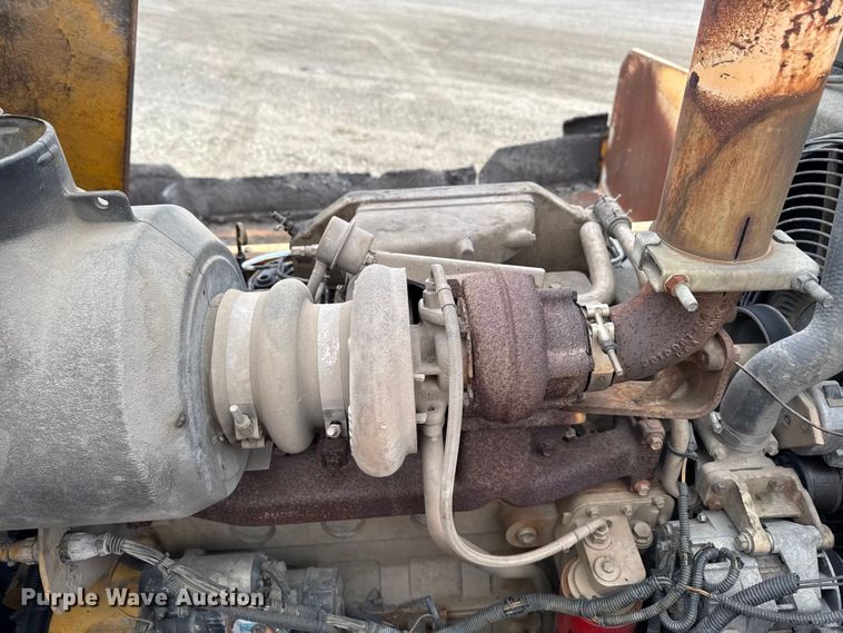 image for item DV2005 2000 Blaw-Knox PF-3200 paver