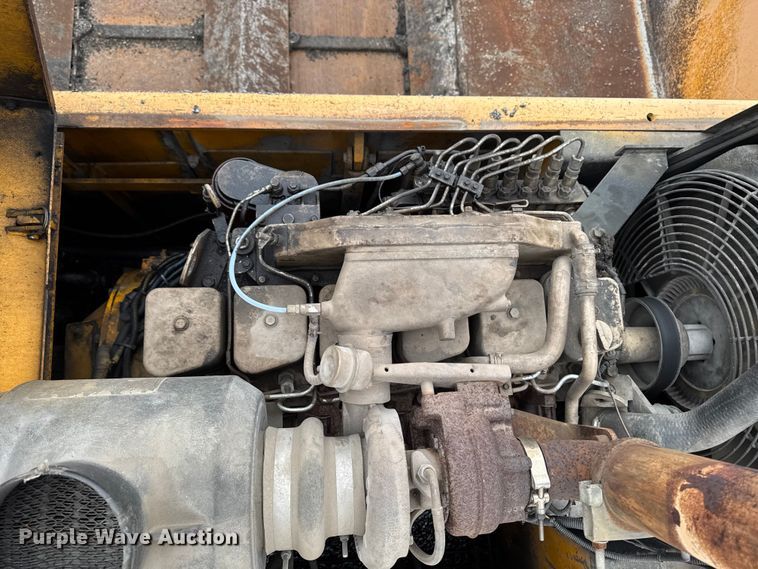 image for item DV2005 2000 Blaw-Knox PF-3200 paver