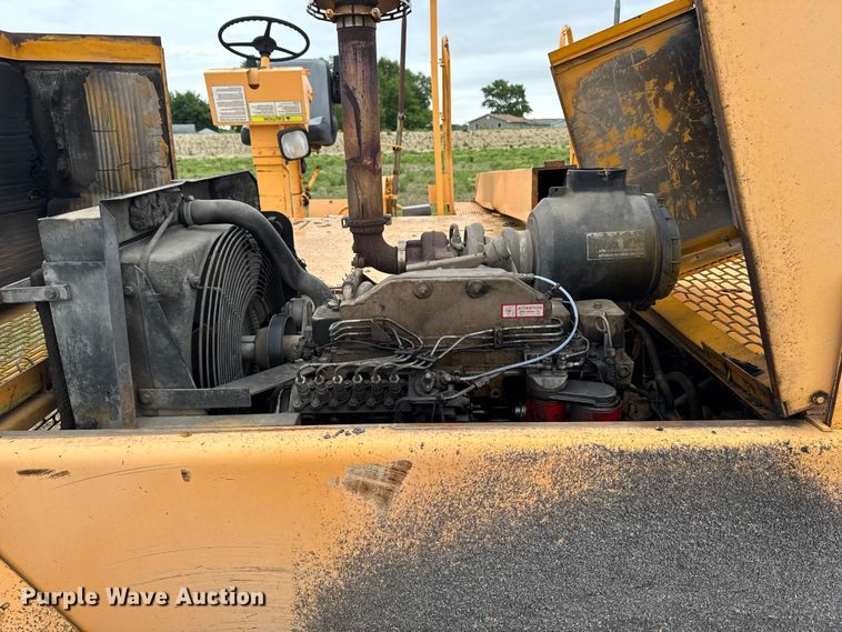 image for item DV2005 2000 Blaw-Knox PF-3200 paver