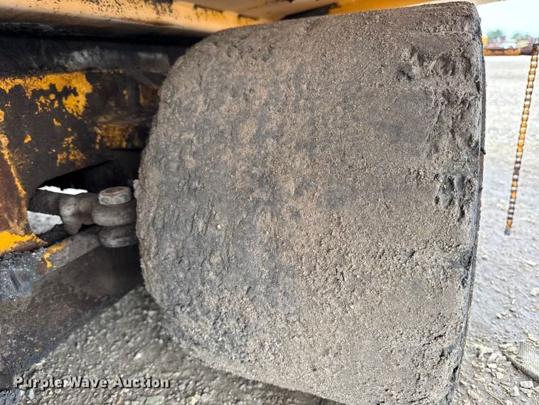 image for item DV2005 2000 Blaw-Knox PF-3200 paver