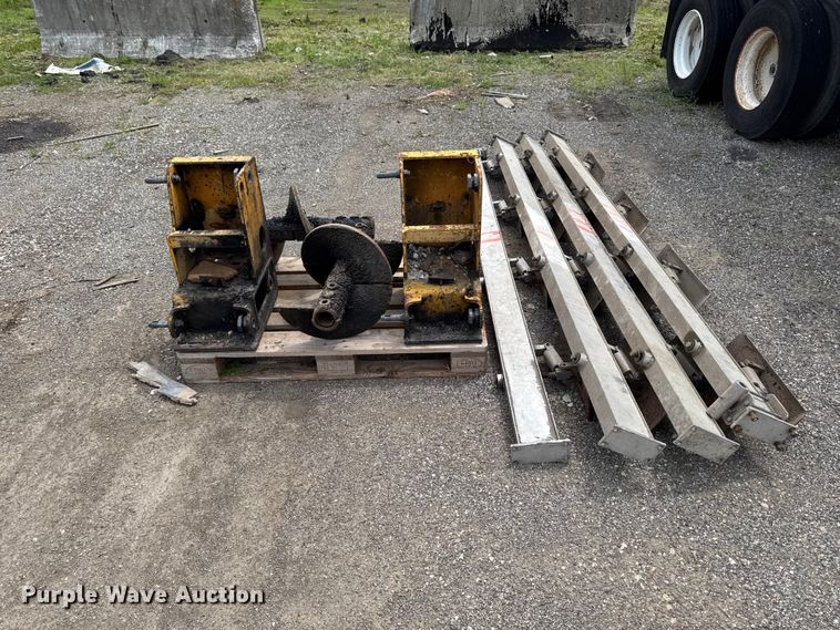 image for item DV2005 2000 Blaw-Knox PF-3200 paver