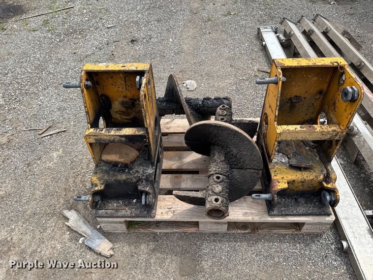 image for item DV2005 2000 Blaw-Knox PF-3200 paver