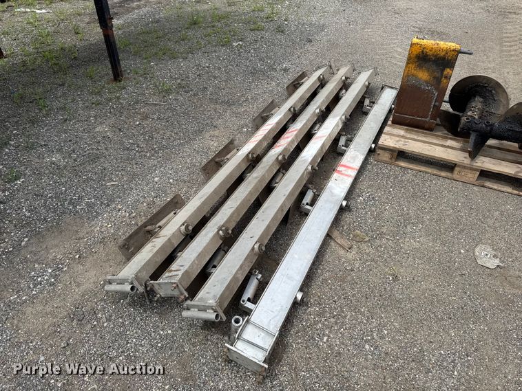 image for item DV2005 2000 Blaw-Knox PF-3200 paver