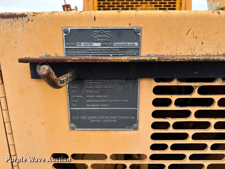 image for item DV2005 2000 Blaw-Knox PF-3200 paver
