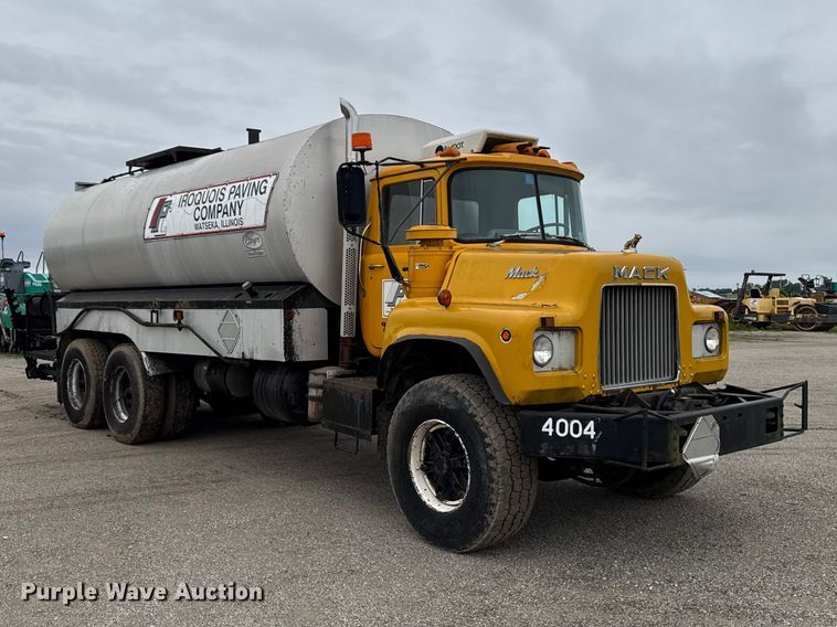 image for item DV2006 1978 Mack oil distributor truck