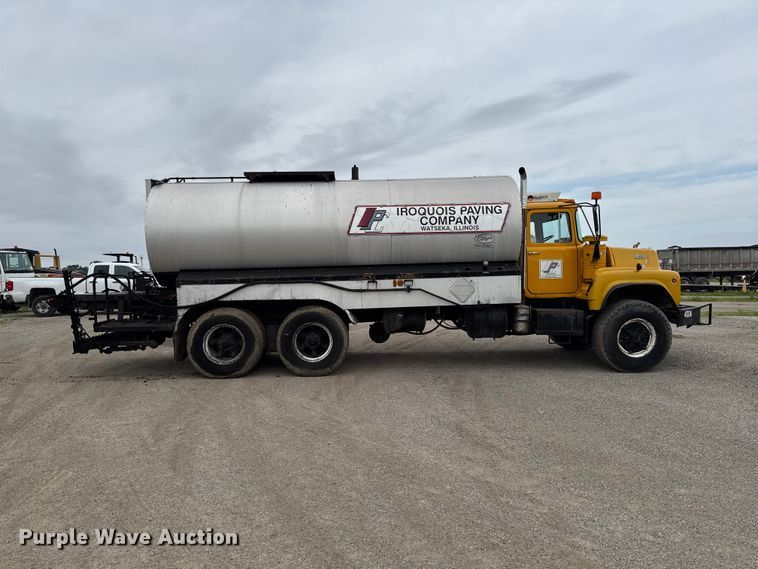 image for item DV2006 1978 Mack oil distributor truck