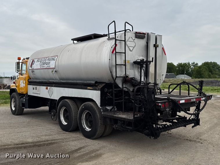 image for item DV2006 1978 Mack oil distributor truck