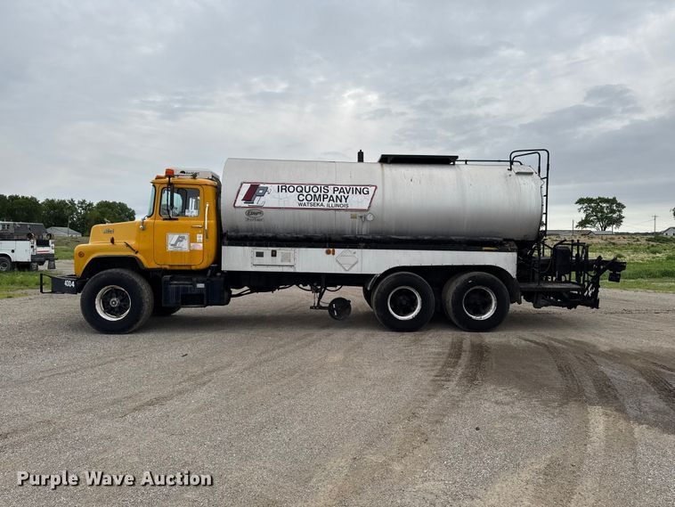 image for item DV2006 1978 Mack oil distributor truck