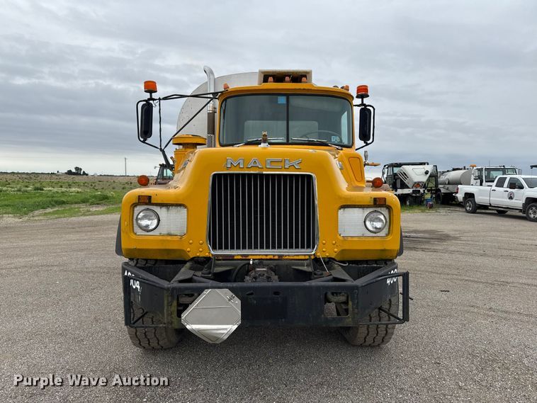 image for item DV2006 1978 Mack oil distributor truck