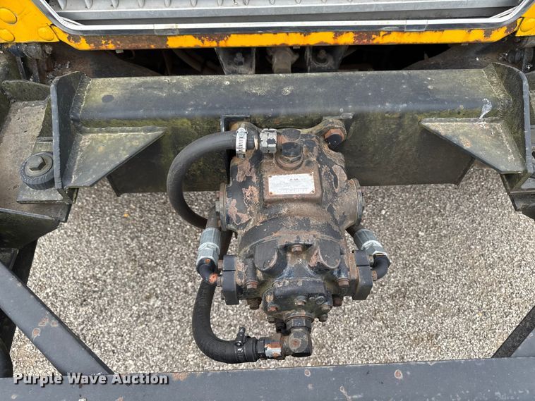 image for item DV2006 1978 Mack oil distributor truck
