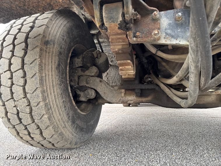 image for item DV2006 1978 Mack oil distributor truck