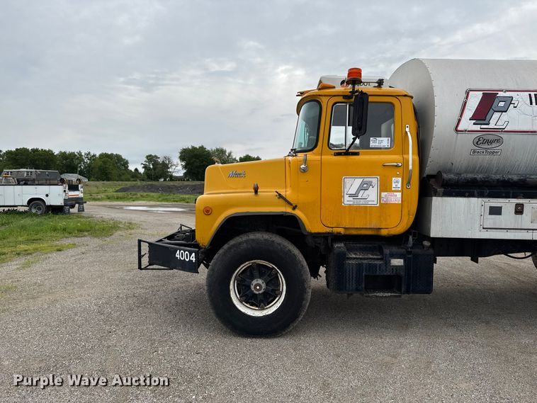 image for item DV2006 1978 Mack oil distributor truck