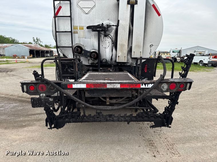 image for item DV2006 1978 Mack oil distributor truck