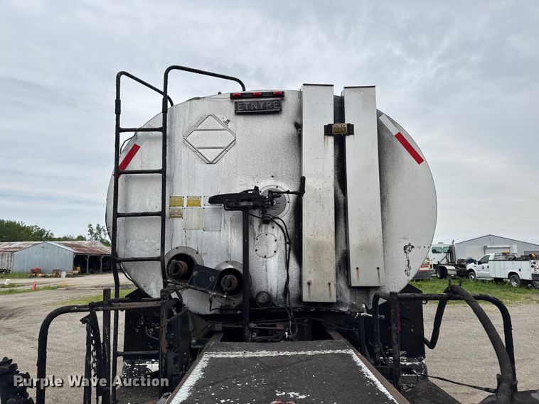 image for item DV2006 1978 Mack oil distributor truck