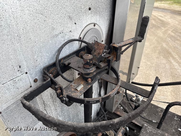 image for item DV2006 1978 Mack oil distributor truck