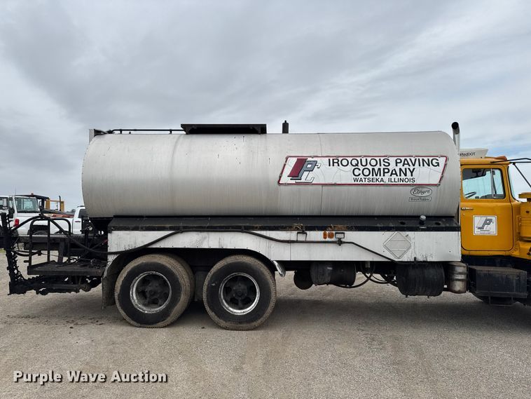 image for item DV2006 1978 Mack oil distributor truck