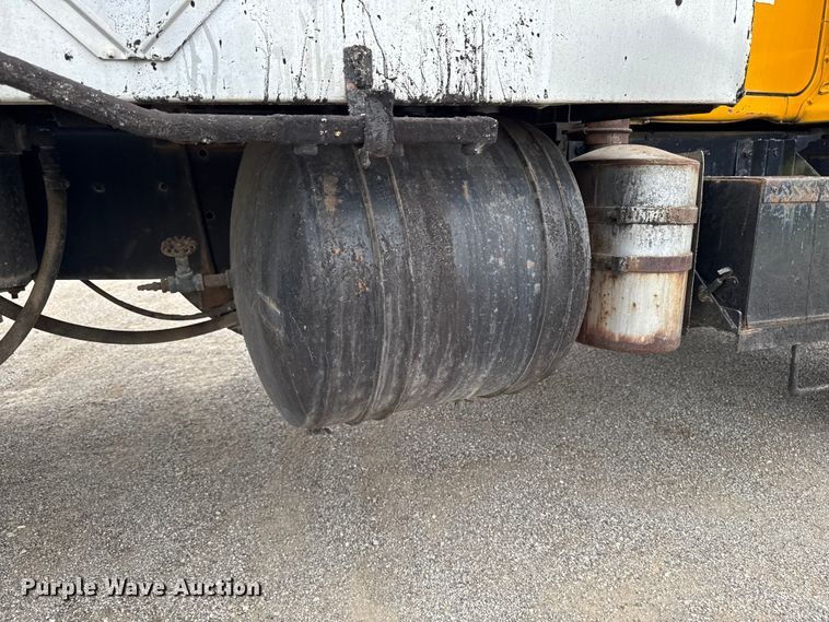 image for item DV2006 1978 Mack oil distributor truck