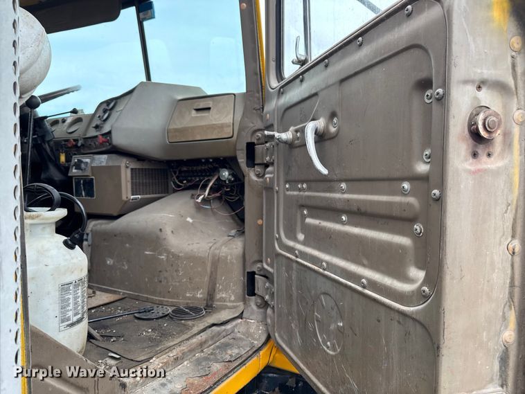image for item DV2006 1978 Mack oil distributor truck